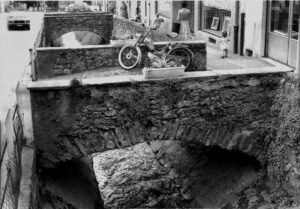 Bioggio tanto tempo fa ponti in sasso con motorino e il riale