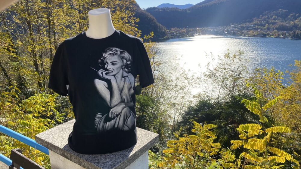 T-shirt dipinta a mano raffigurante Marilyn Monroe