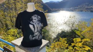 T-shirt dipinta a mano raffigurante Marilyn Monroe