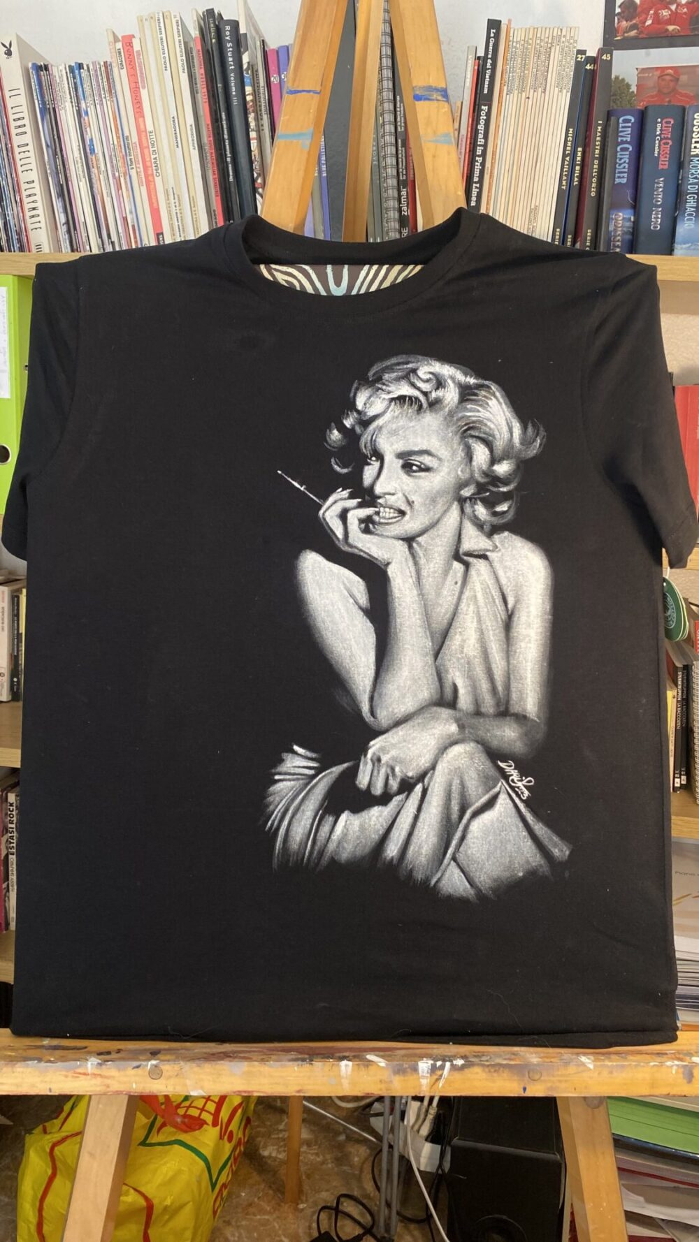 T-shirt dipinta a mano raffigurante Marilyn Monroe