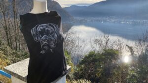 T-shirt personalizzata con dipinto a mano un boxer copiato da fotografia